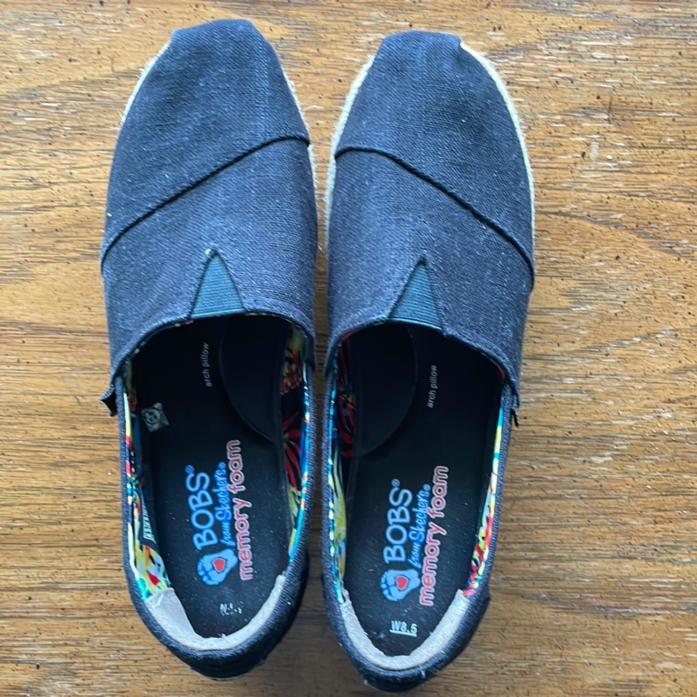 Bob’s memory foam wedge. Gently used, smoke free & pet free home.